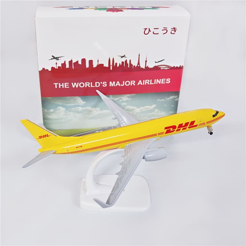 DHL B737-800 · 20 cm, fotografía verificada por tipo de peana