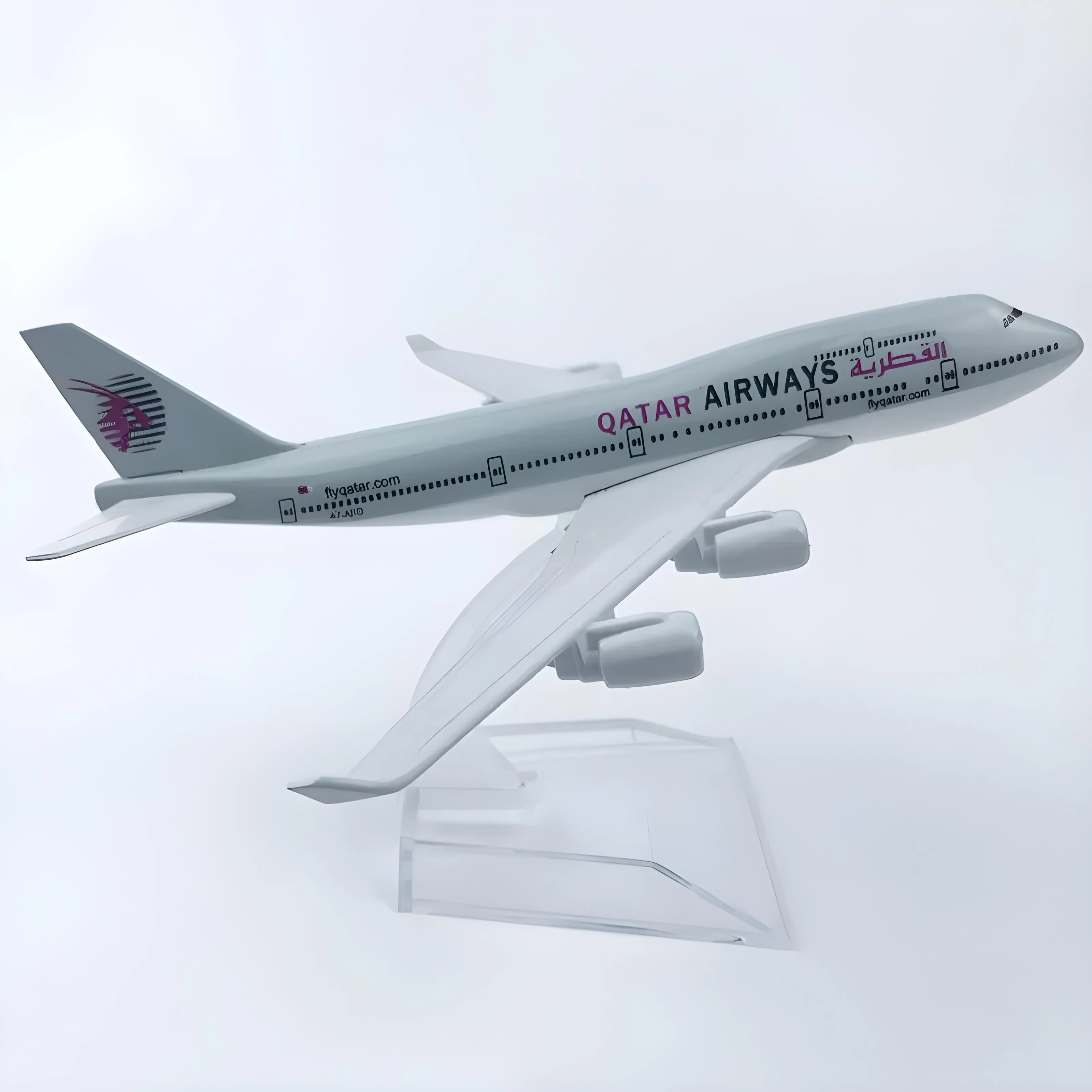 Qatar Airways B747, modelo de 16 cm